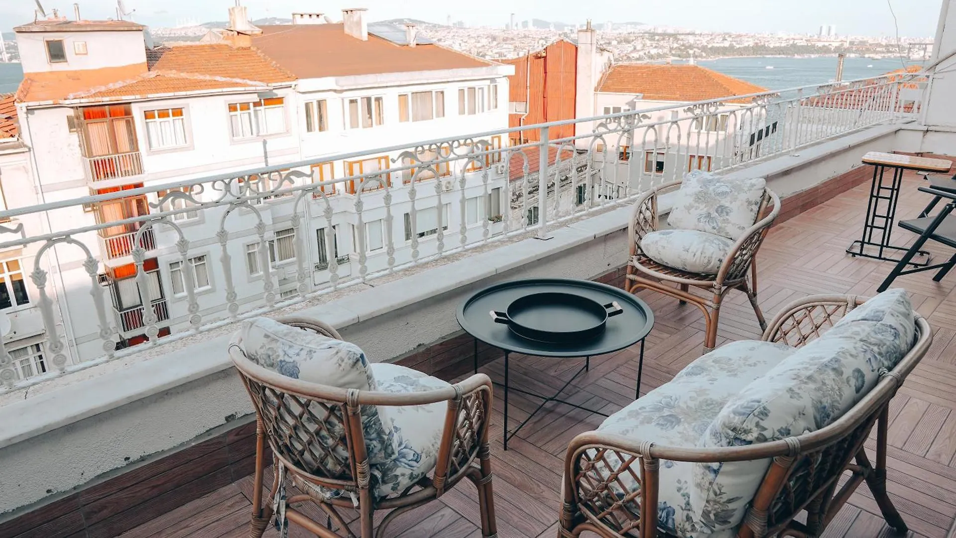 Bosphorus View Oasis 3 Br- 2 Ba Apartment Istanbul